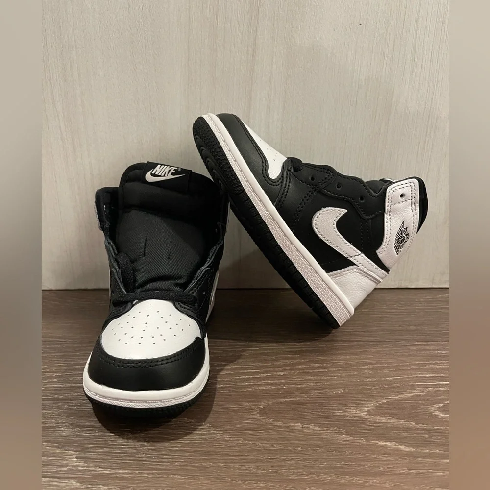 Jordan 1 Retro High OG Black White (TD) - Picture 2 of 9